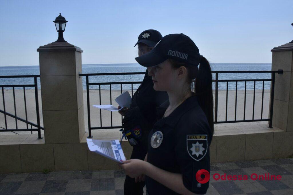 «Пока что только предупреждаем»: патрульные полицейские проводят рейды по одесским пляжам