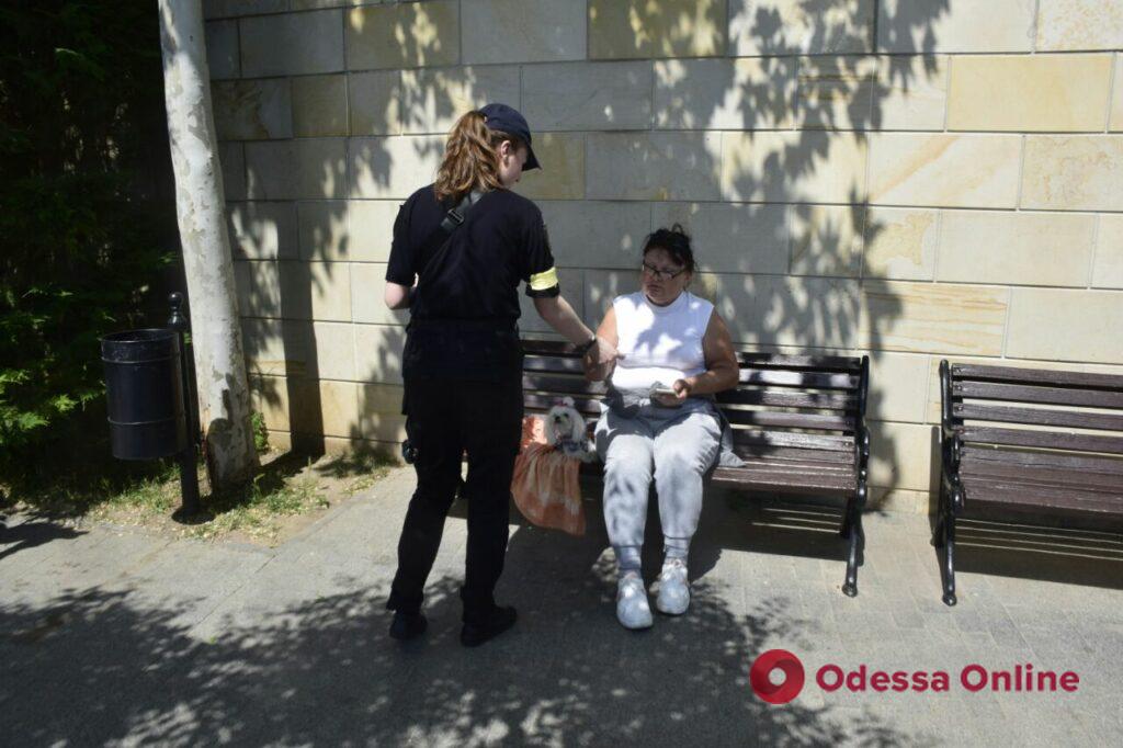 «Пока что только предупреждаем»: патрульные полицейские проводят рейды по одесским пляжам