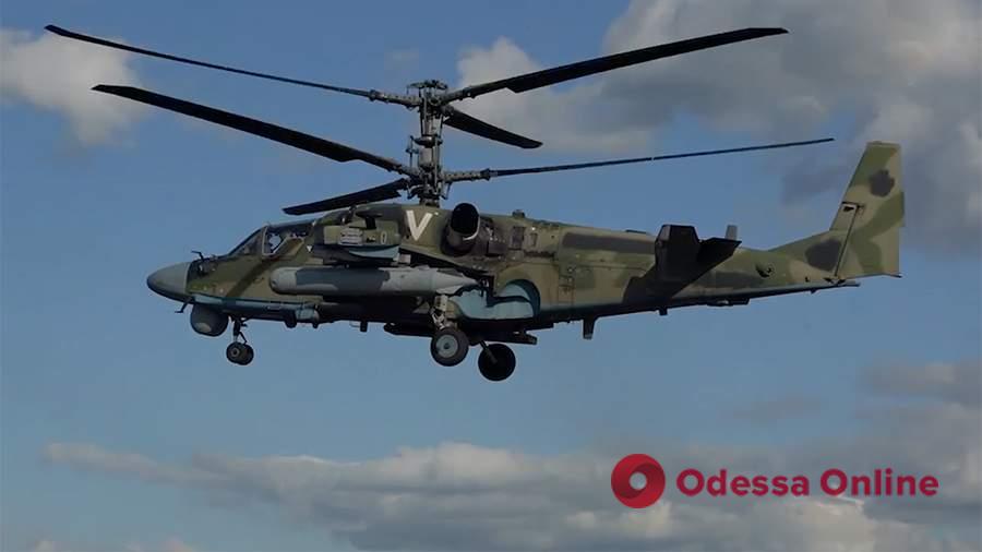 Запросил посадку на борту «Москвы»: украинские военные уничтожили российский вертолет возле Змеиного