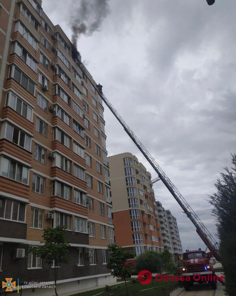 В Черноморске горела многоэтажка