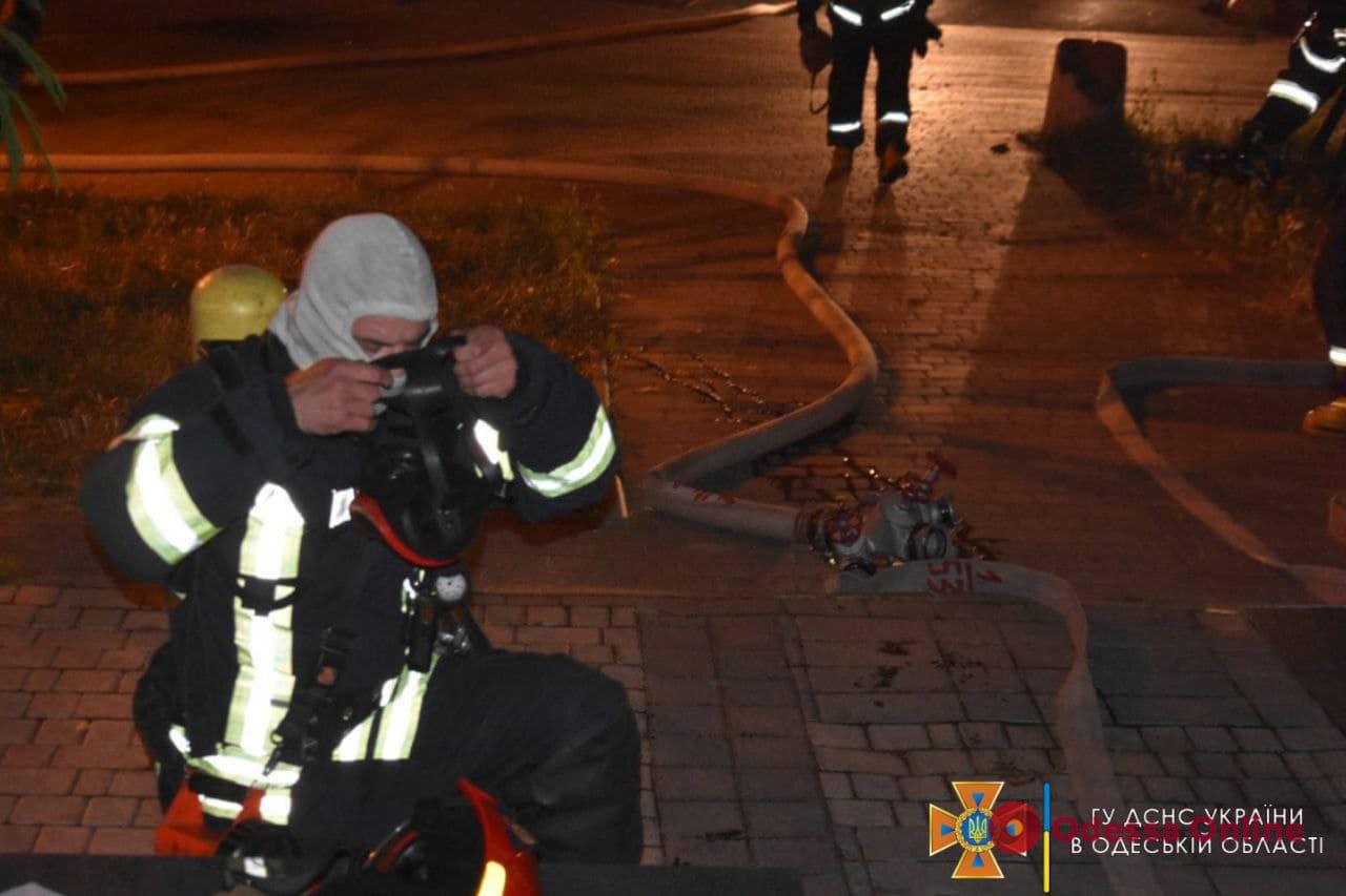 Одесса: в подземном торговом центре на Греческой тушили пожар