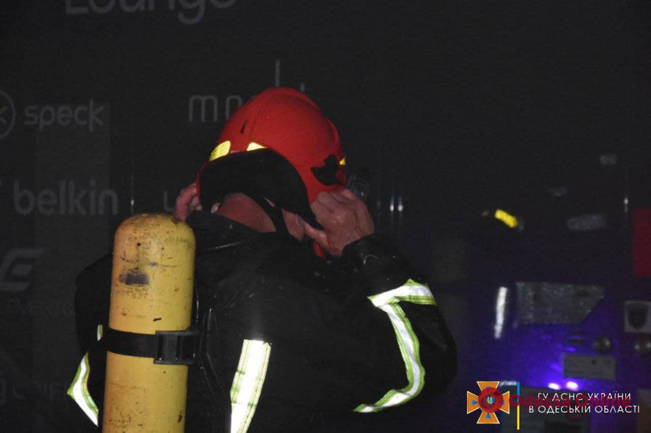 Одесса: в подземном торговом центре на Греческой тушили пожар