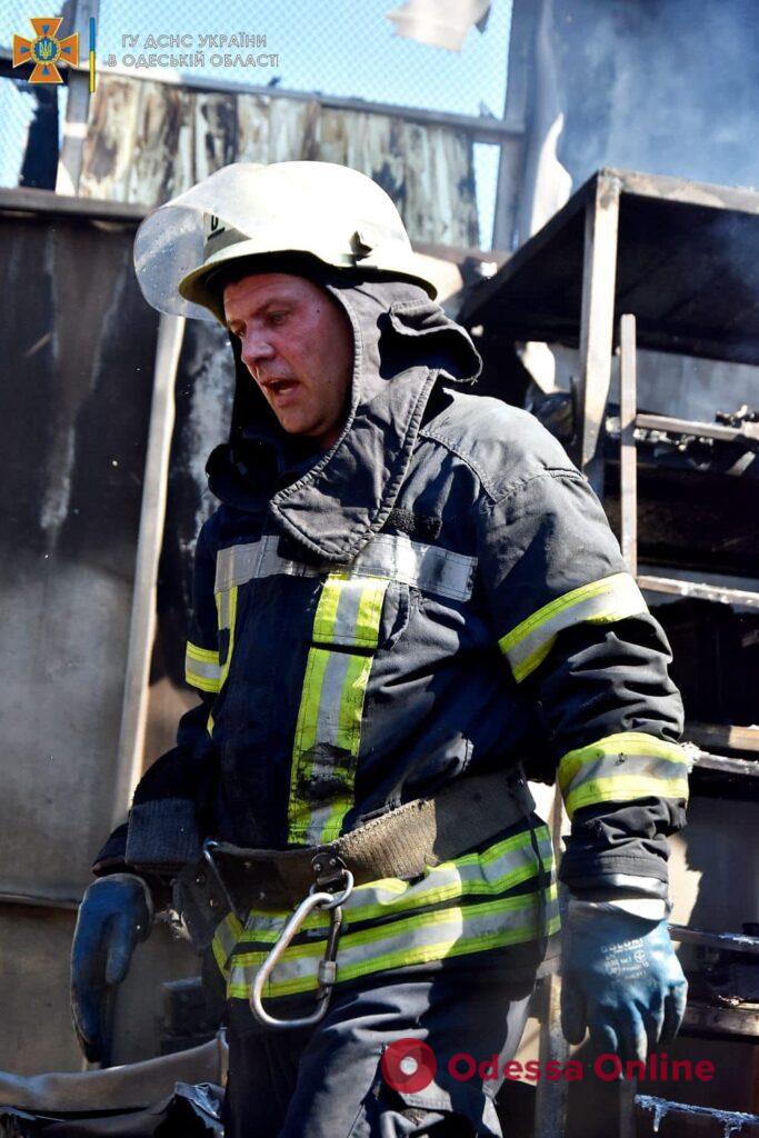 В Одесской области спасатели ликвидировали пожар, произошедший в результате ракетного удара