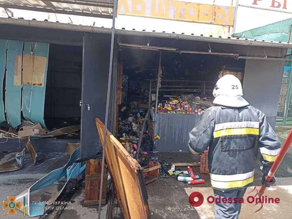 В Подольске сгорело несколько торговых киосков (фото, видео)