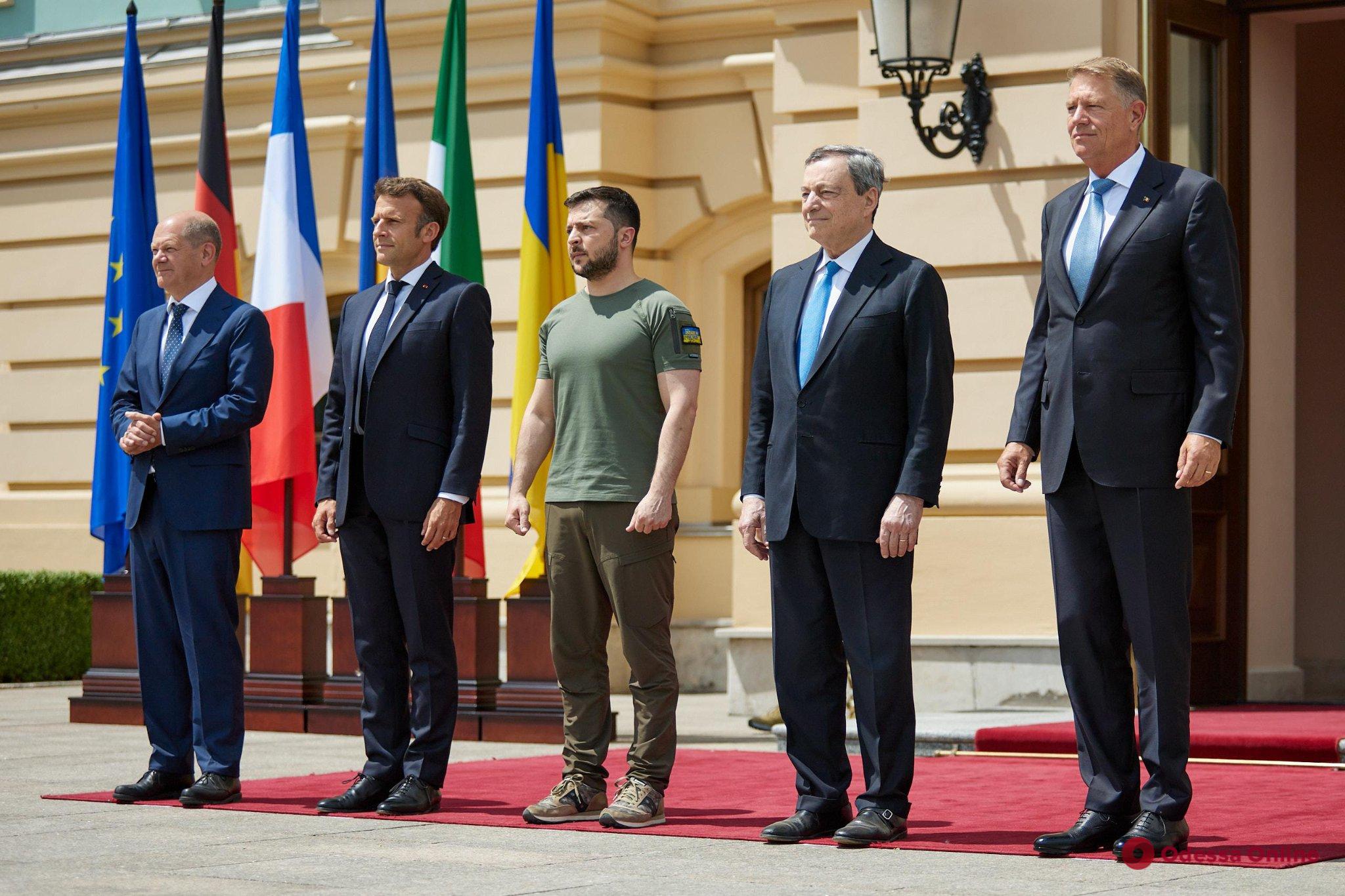 Франция, Германия, Италия и Румыния поддержат предоставление Украине статуса кандидата в ЕС – Макрон
