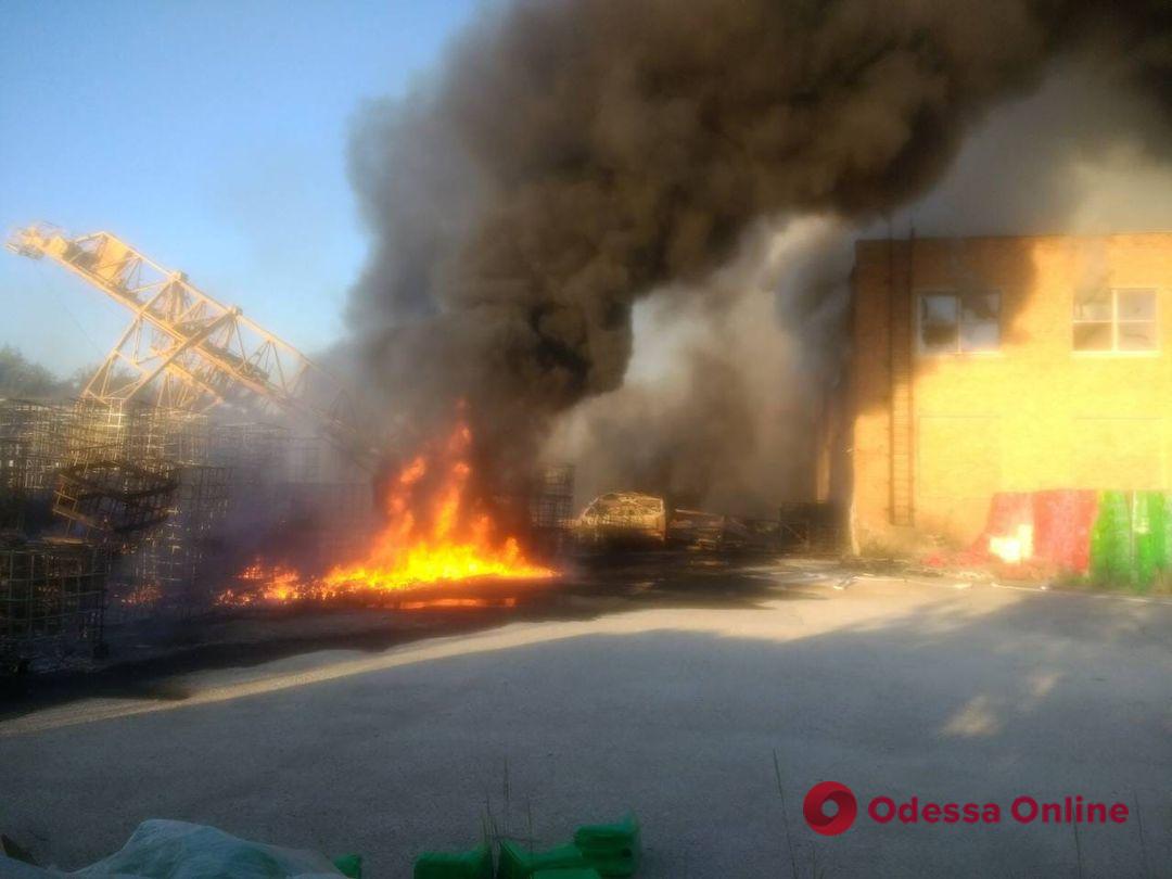 Пожар на химзаводе в Запорожской области потушили — угрозы для людей нет