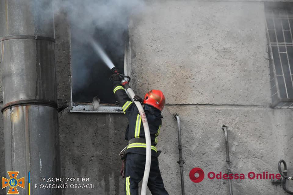 В Одесі через пожежу у 9-поверховому будинку рятувальники евакуювали 18 людей