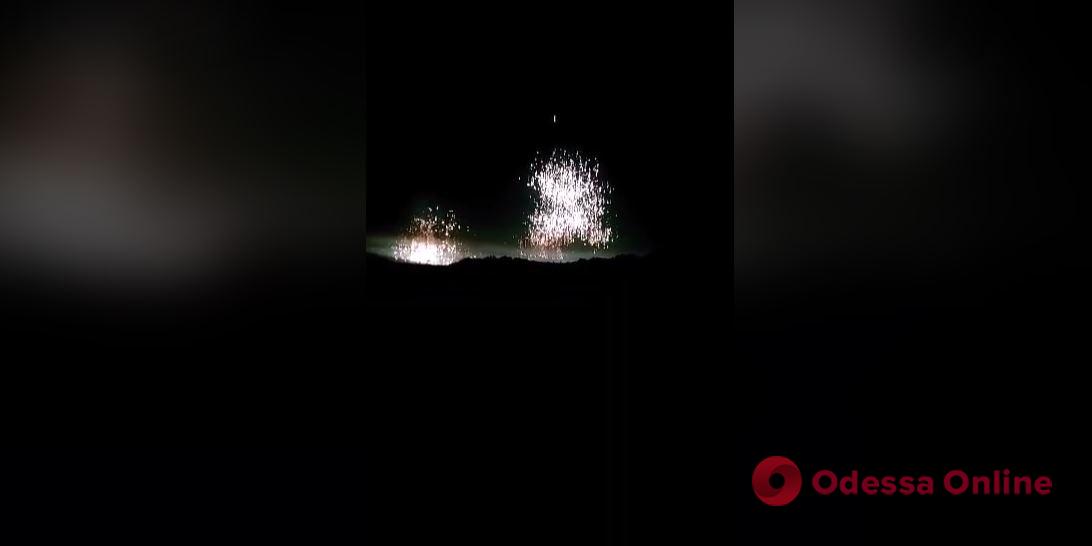 «Ровняют все под ноль»: на Донбассе обстреляли фосфорными снарядами село Богородичное (видео)