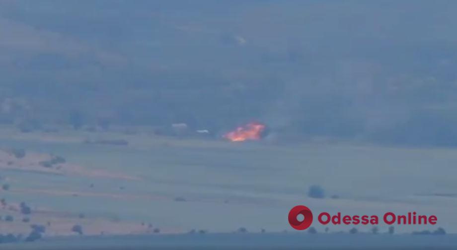 Бойцы ВСУ на Донбассе «приземлили» еще один вертолет россиян (видео)