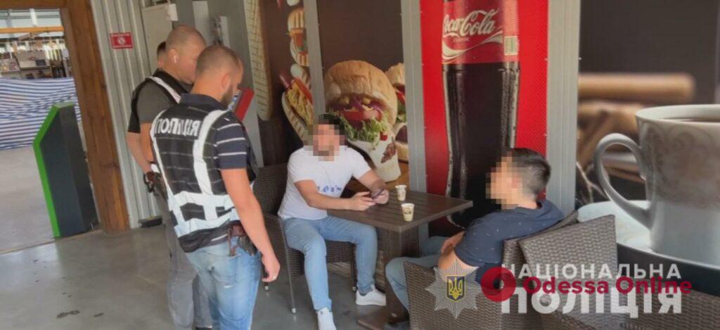 Операция «Мигрант»: одесские полицейские выявили двух нелегалов и задержали грабителя (фото, видео)