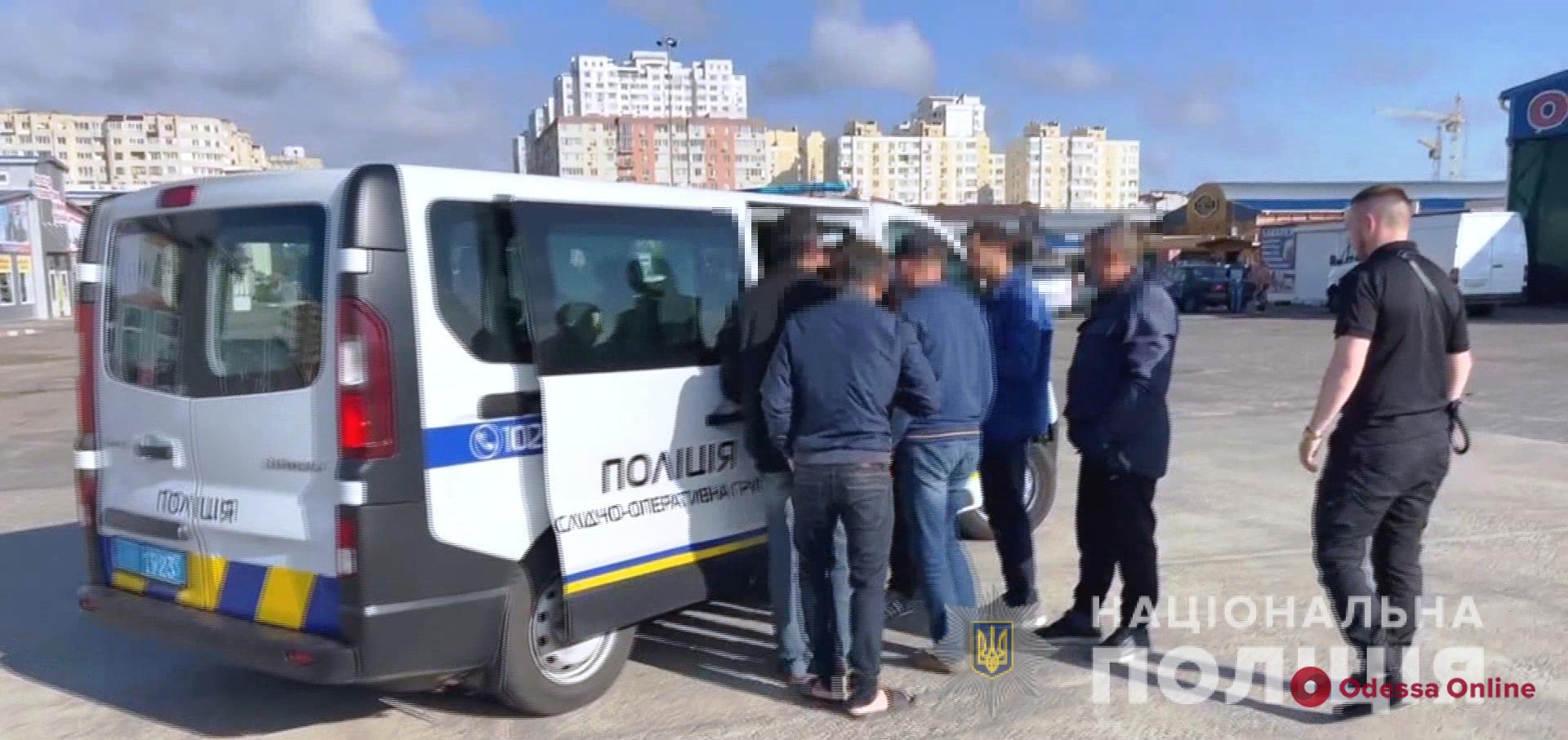 Операция «Мигрант»: одесские полицейские выявили двух нелегалов и задержали грабителя (фото, видео)