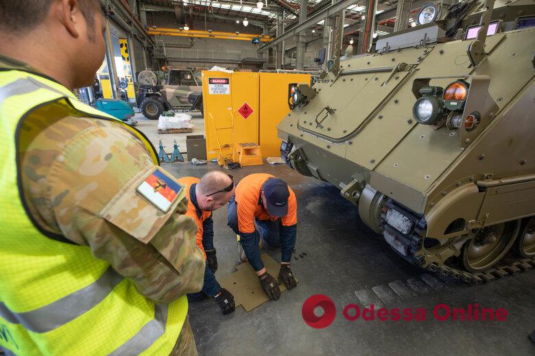 Австралия отправила в Украину первую партию бронемашин M113AS4 (фото)