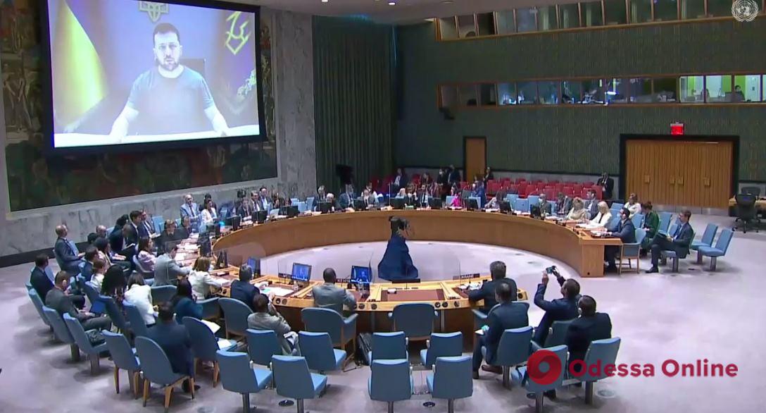 Зеленский призвал исключить россию из Генассамблеи и Совбеза ООН (видео)