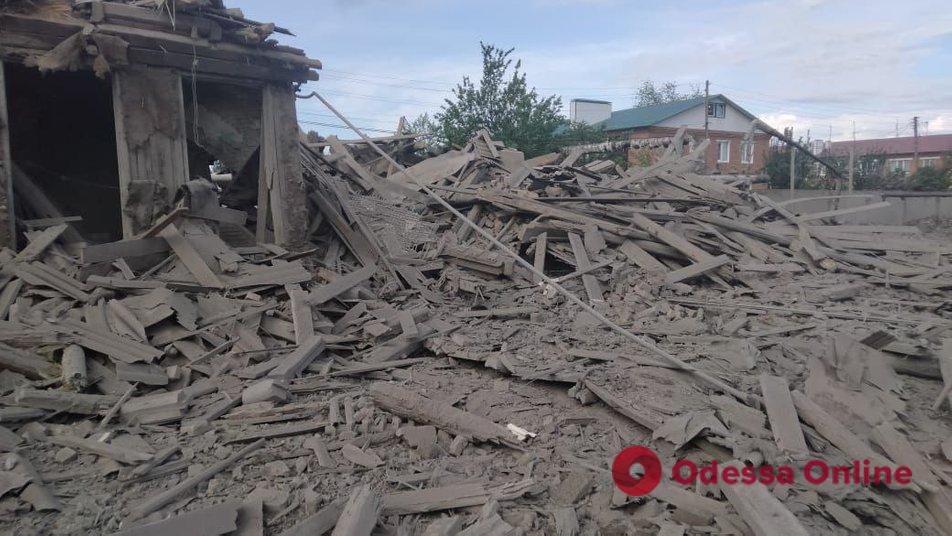 Очередной обстрел Харьковской области: оккупанты уничтожили помещение больницы в Золочеве (фото)