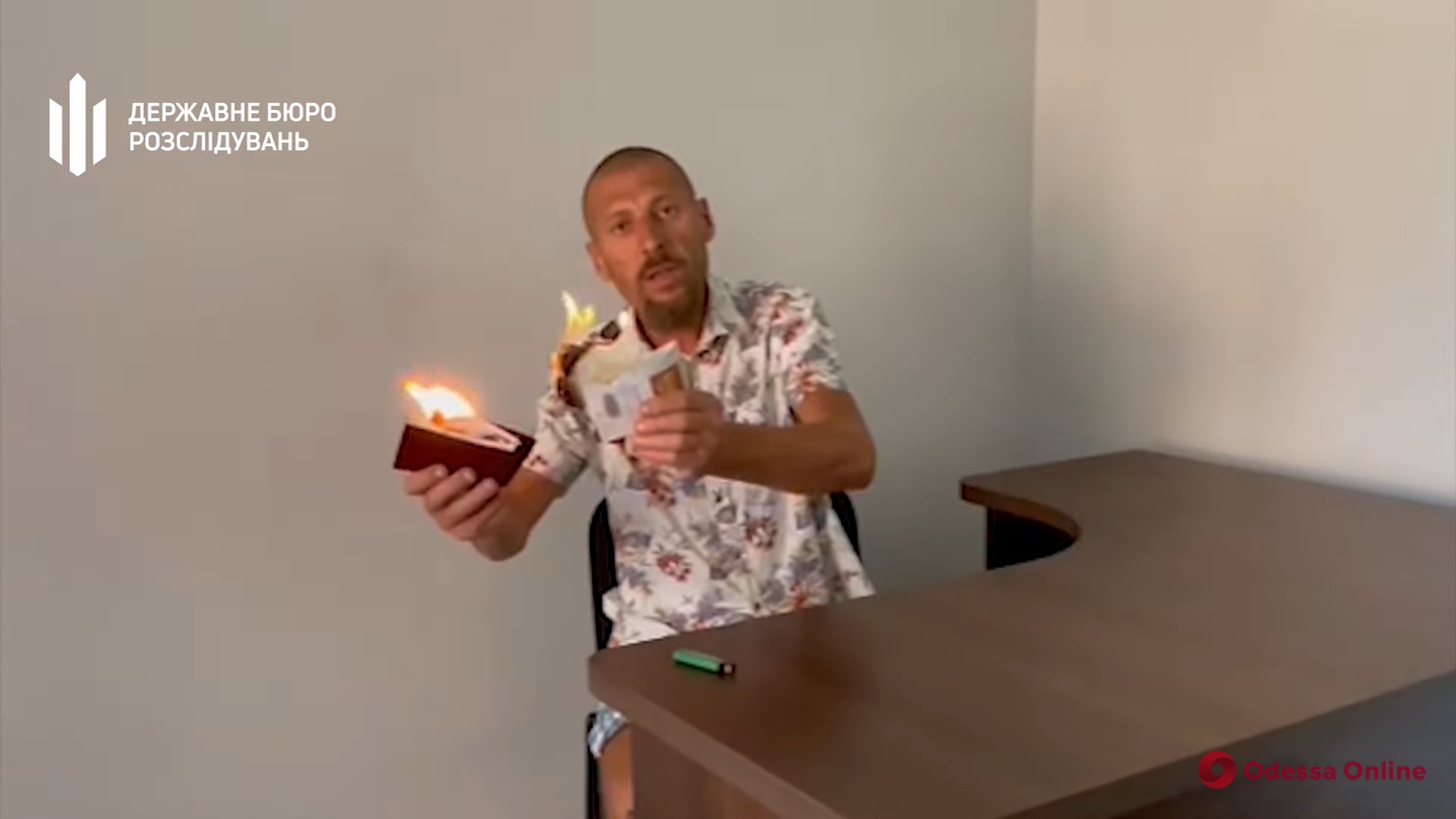 Уже несколько сотен граждан рф, проживающих в Украине, сожгли свои российские паспорта