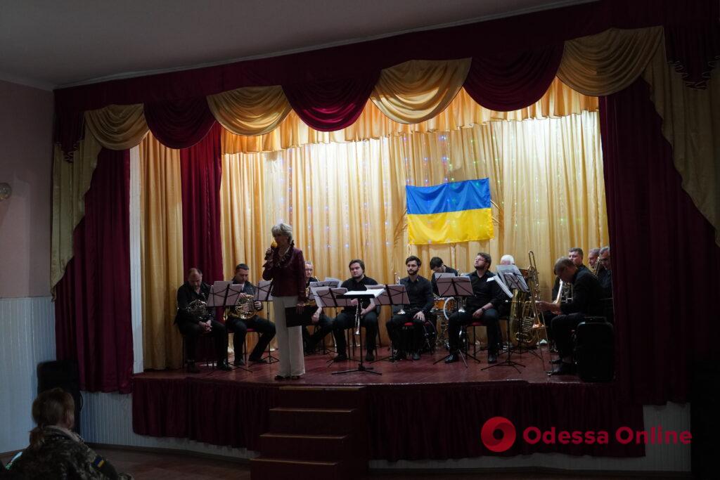«Подарить немного мирной жизни»: Одесский филармонический оркестр проводит концерты для украинских защитников (фото)