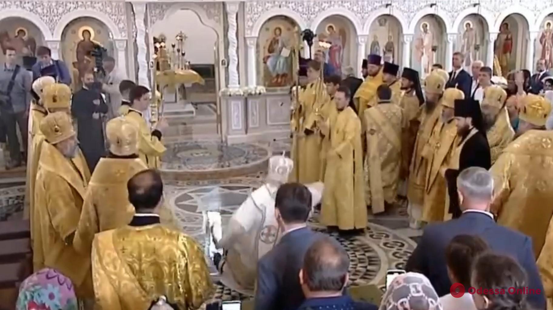 «Божья кара»: российский патриарх кирилл упал во время службы (видео)
