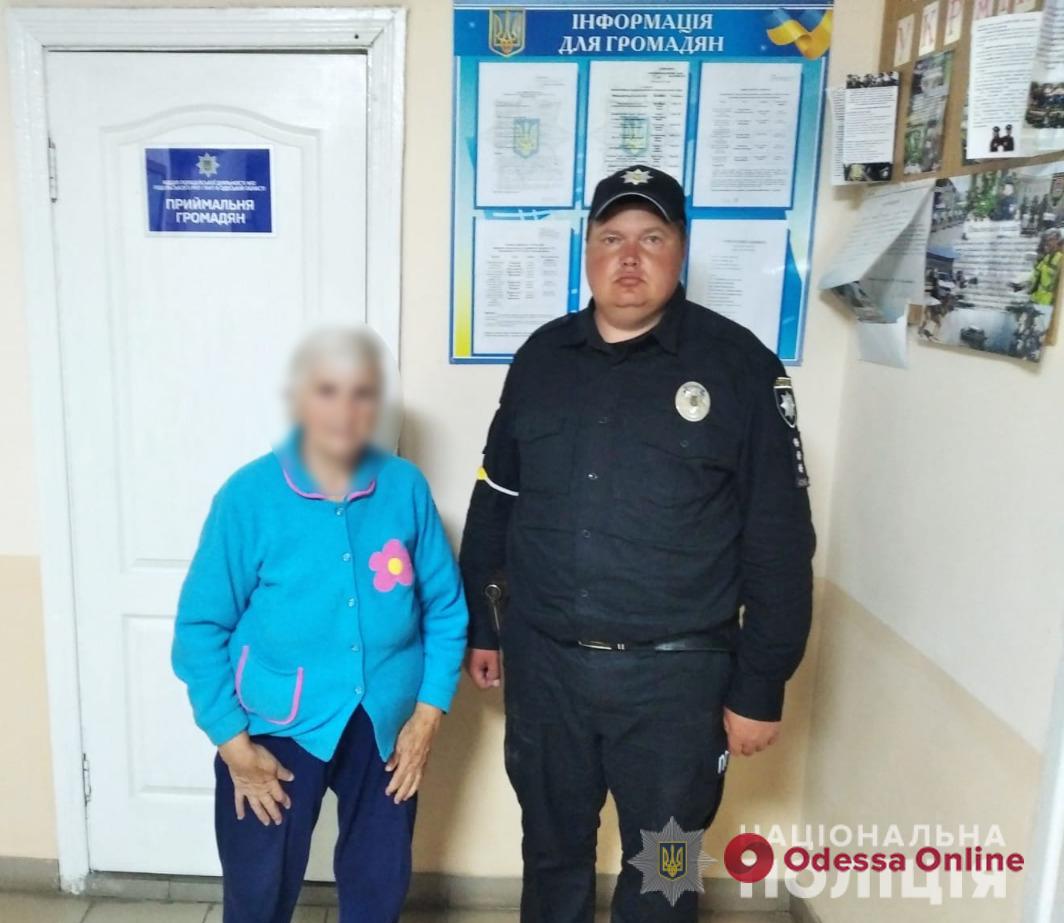 Забыла, где живет: в Одесской области полицейские вернули родным потерявшуюся 78-летнюю женщину