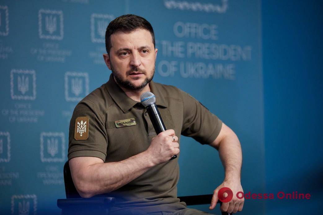 Зеленский: Украину начинают толкать к невыгодному для нас «миру»
