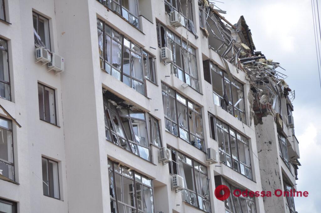 Последствия утренних ракетных ударов по Киеву (фото, видео)