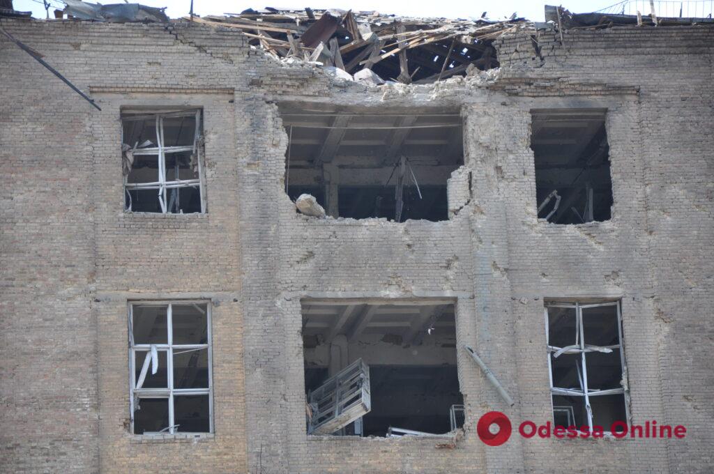 Последствия утренних ракетных ударов по Киеву (фото, видео)