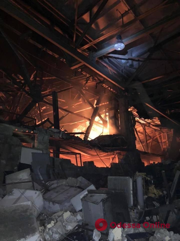 Ночью рашисты обстреляли два жилых района Харькова: есть погибшие и раненые