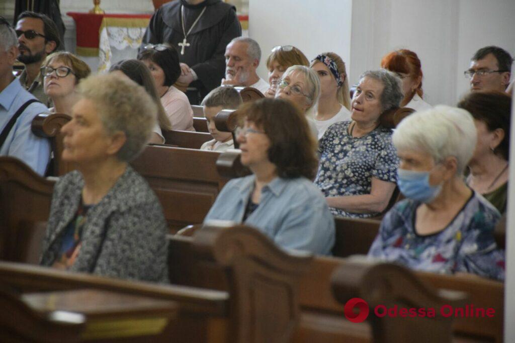 «Ода несломленности»: в Одессе в римско-католическом кафедральном соборе провели благотворительный концерт
