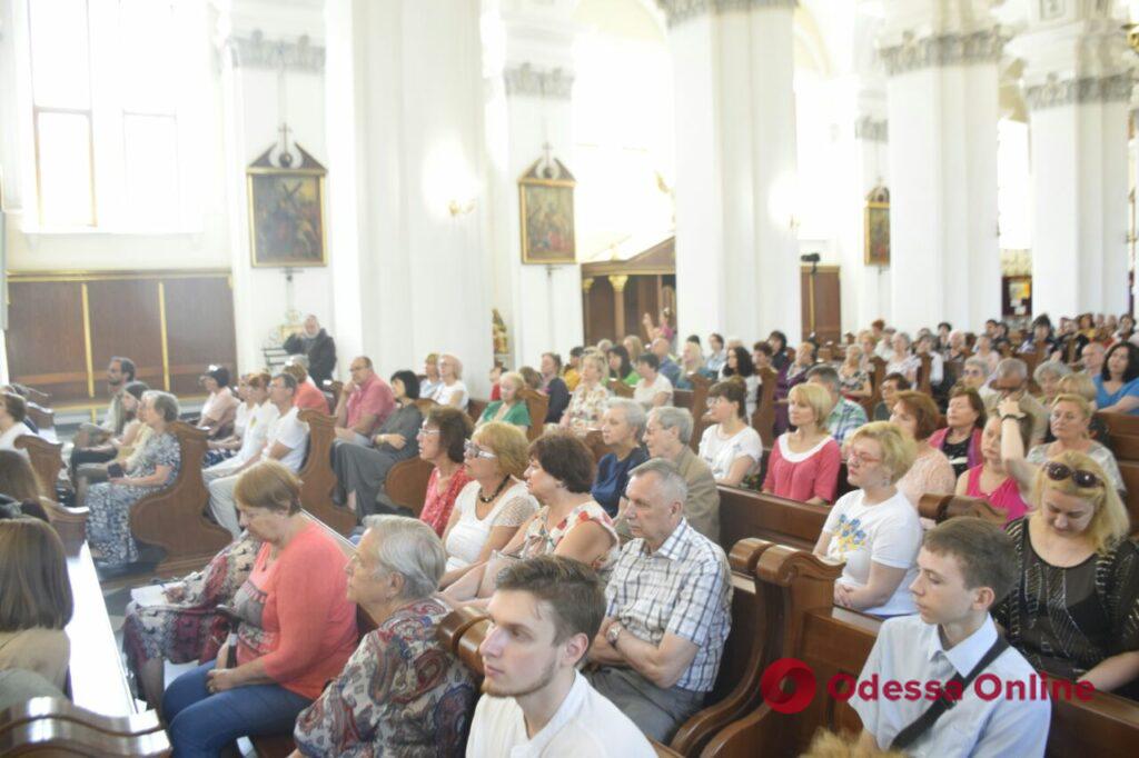 «Ода несломленности»: в Одессе в римско-католическом кафедральном соборе провели благотворительный концерт