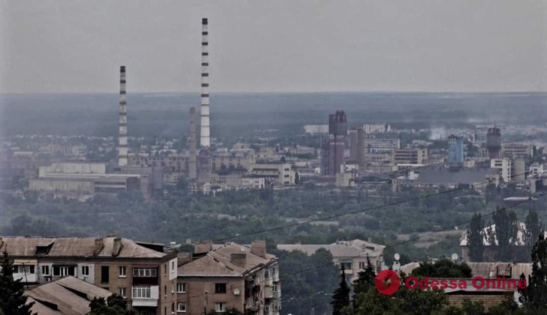 Рашисты обстреляли цех по производству аммиака в Луганской области