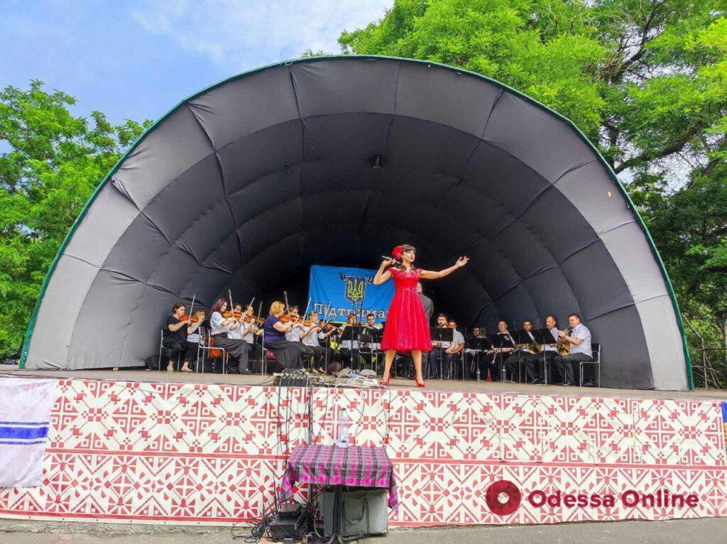 В парке Шевченко артисты Одесской музкомедии провели концерт