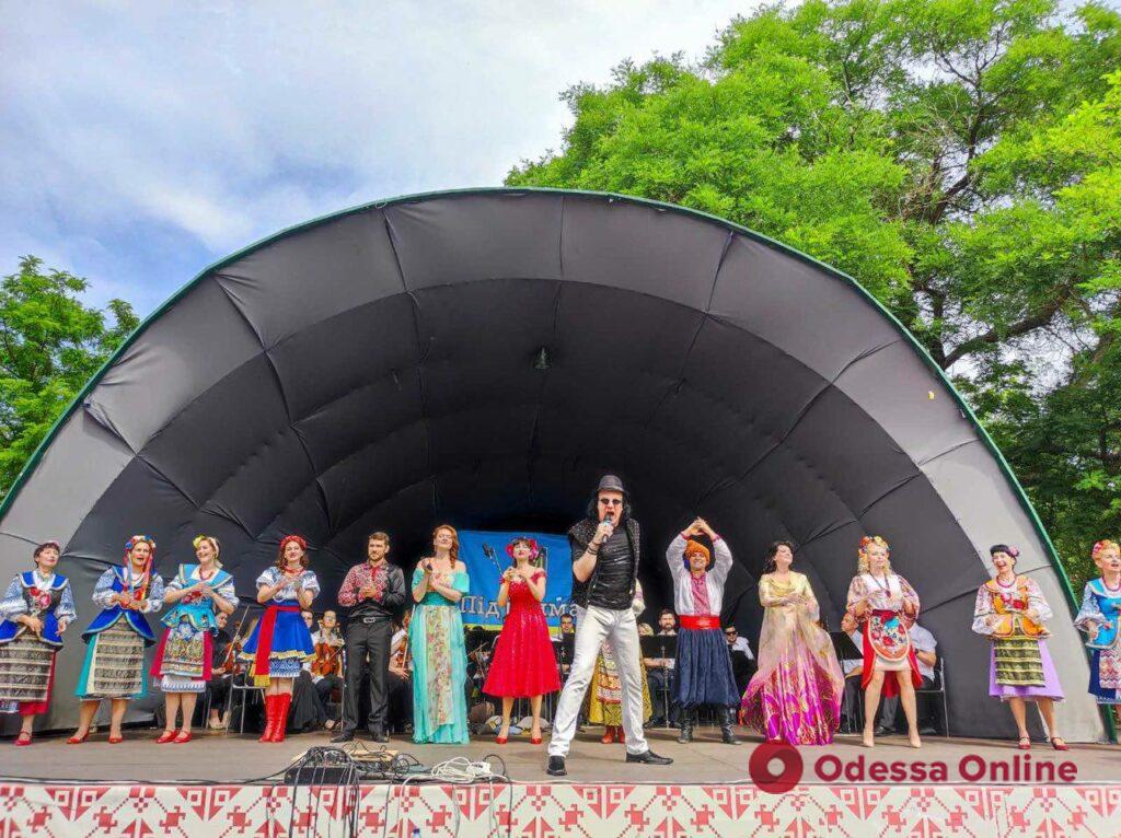 В парке Шевченко артисты Одесской музкомедии провели концерт