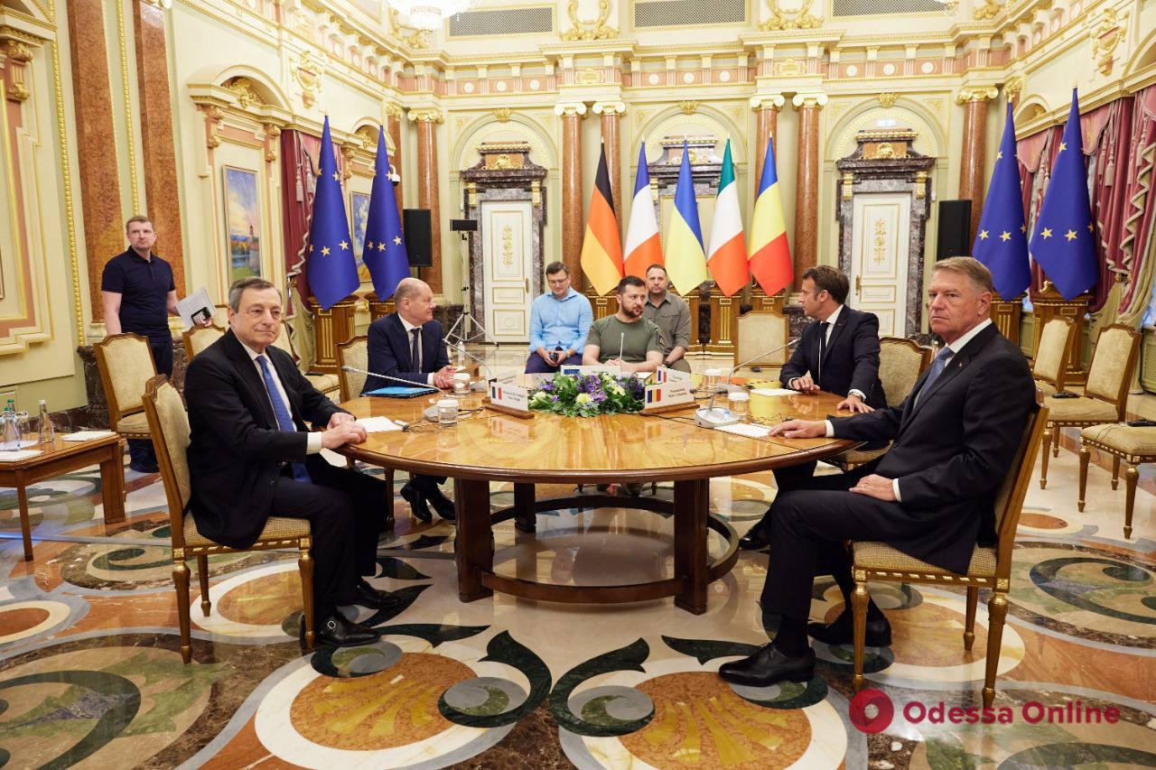 В Киеве завершилась встреча Зеленского с лидерами четырех государств