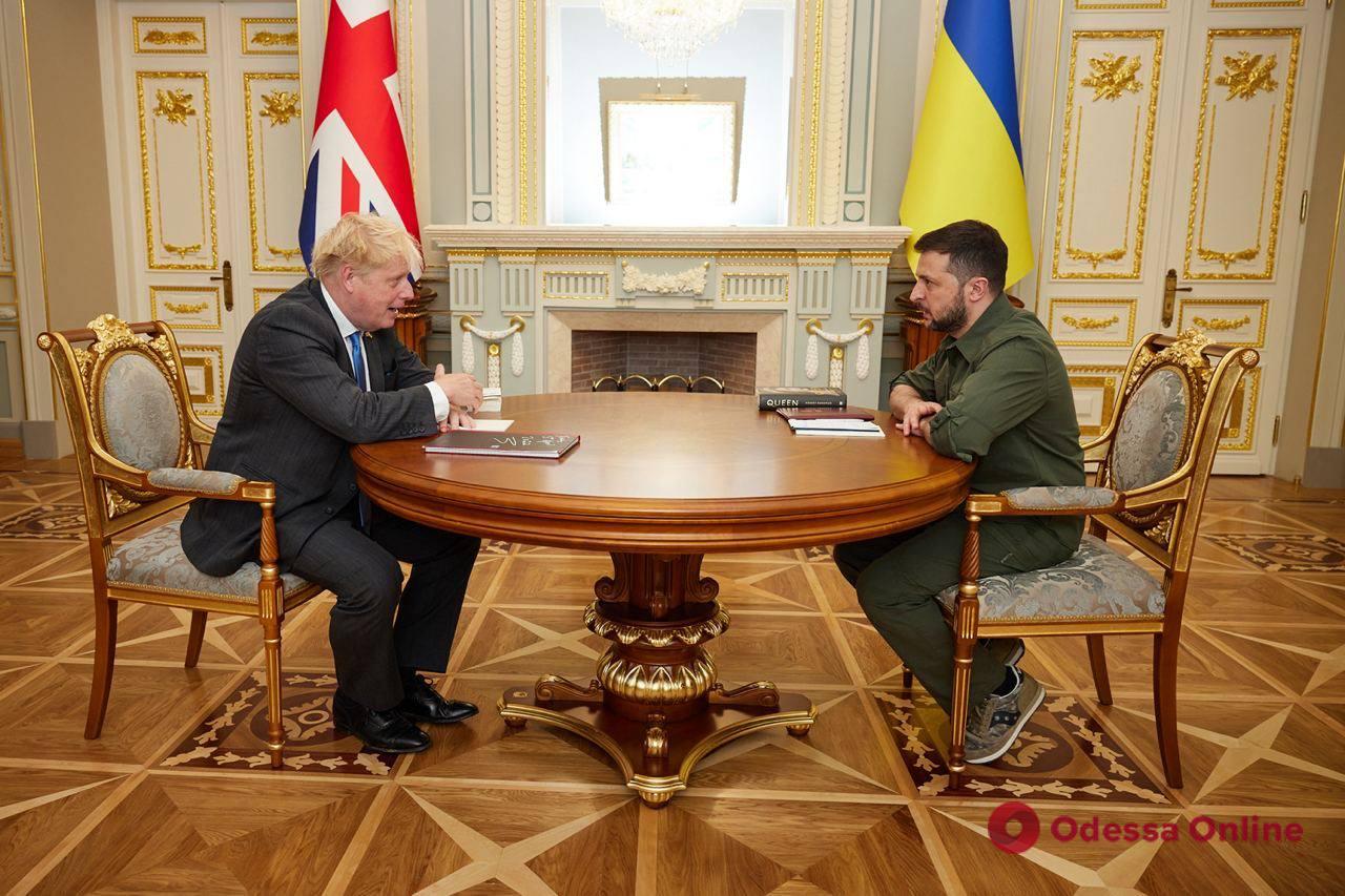 Борис Джонсон предложил Зеленскому масштабную программу подготовки украинских военных в Британии