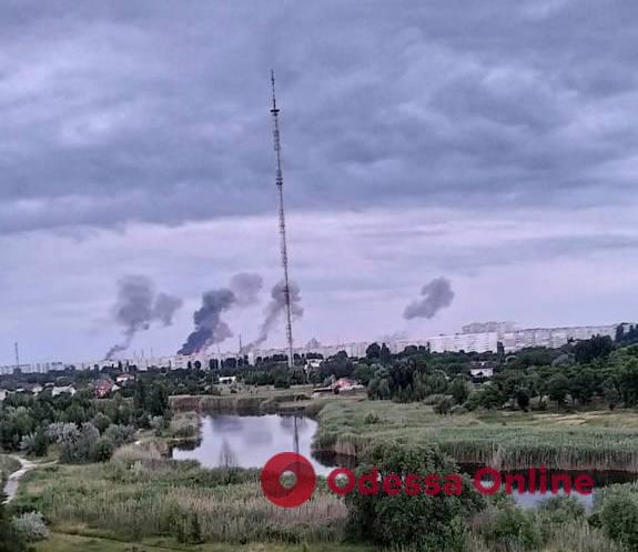 Оккупанты нанесли ракетный удар по НПЗ в Кременчуге (обновлено)