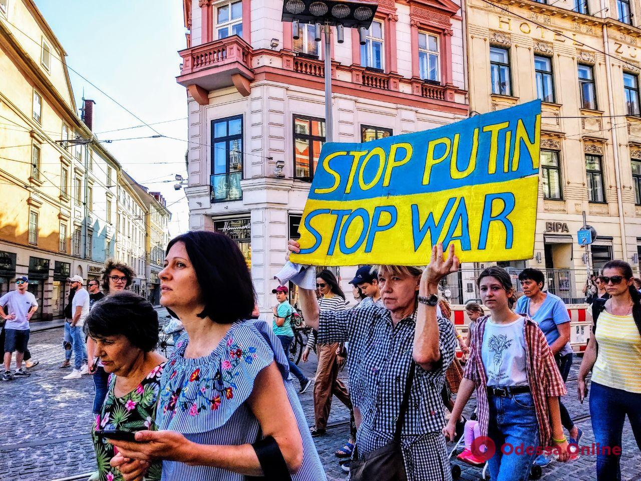 EUKRAINE NOW: более сотни человек прошли маршем по австрийскому Грацу (фото)