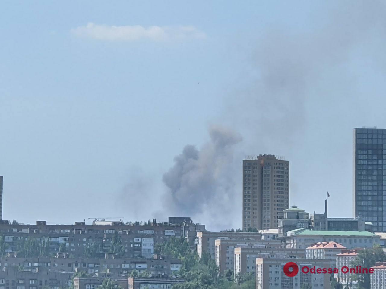 В оккупированном Донецке взрывы — горит склад боеприпасов