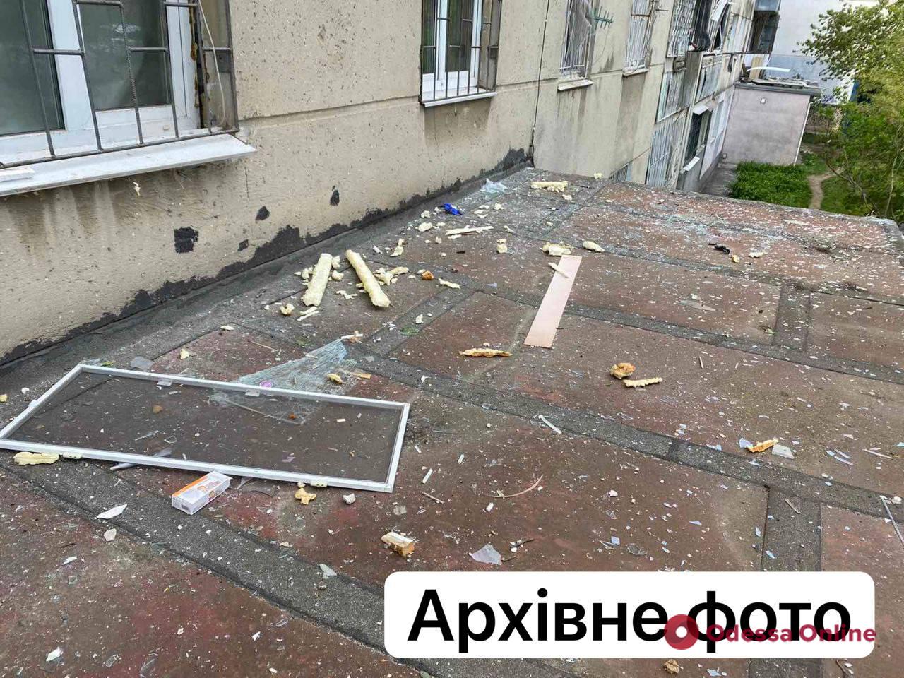 В результате утреннего сбития ракеты над Одессой повреждено 80 окон