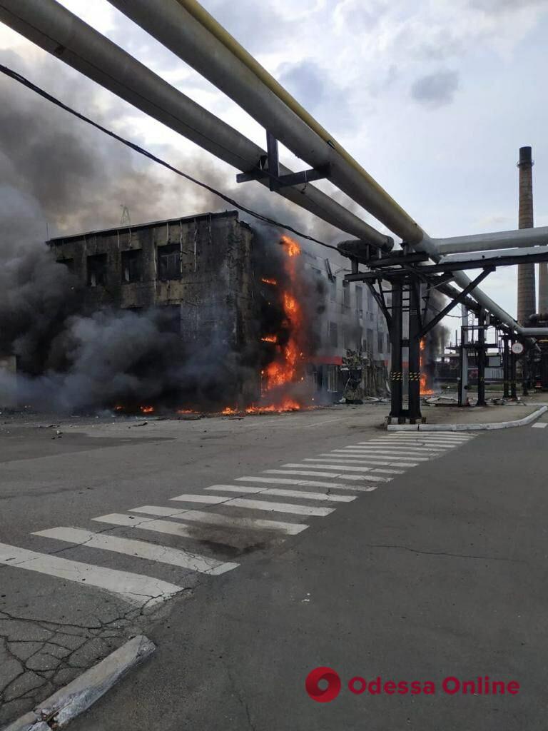 Оккупанты обстреляли школу в Торецке и завод в Авдеевке (фото)