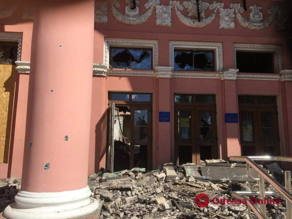 Рашисты обстреливают Лисичанск: разрушен отдел полиции, поврежден НПЗ