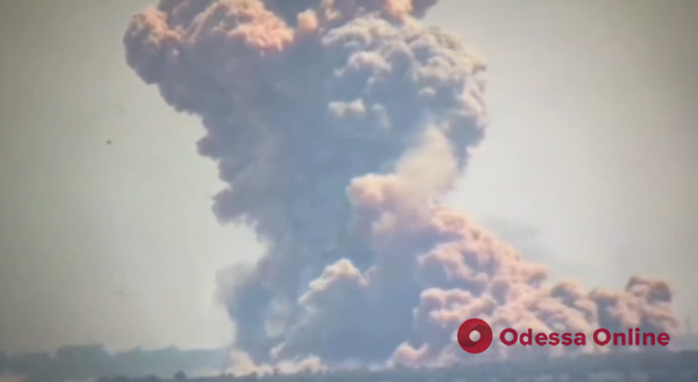 На востоке Украины взорвался склад с боеприпасами оккупантов (видео)
