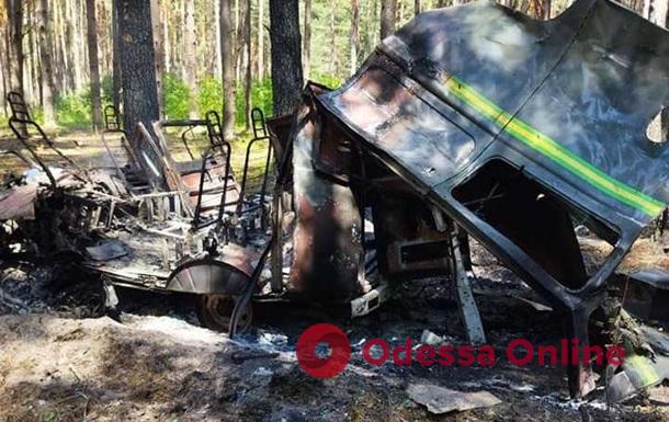 На Житомирщині автомобіль лісників підірвався на міні: є загиблі