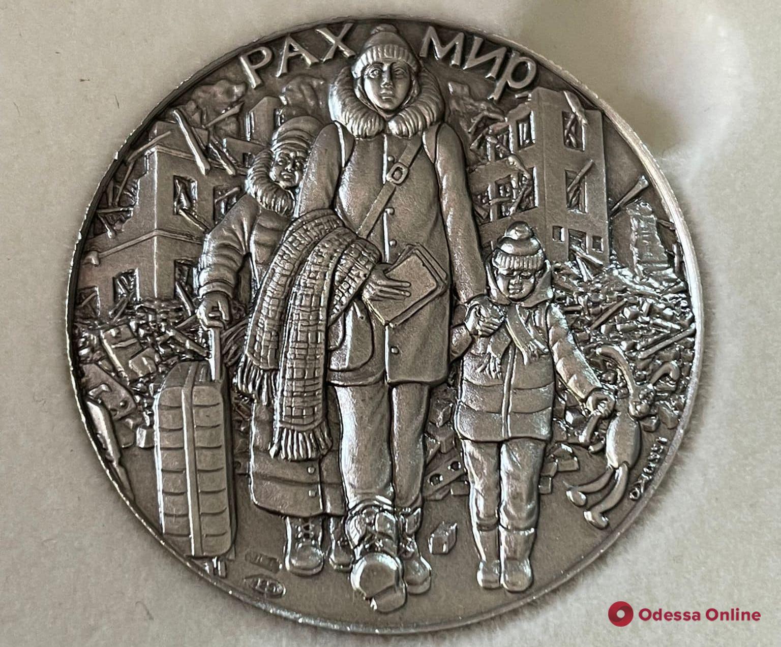 В Ватикане презентовали монету, посвященную Украине (фото)