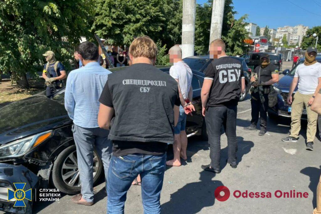 «Выбивали» деньги из арестантов: в Одессе СБУ задержала банду вымогателей