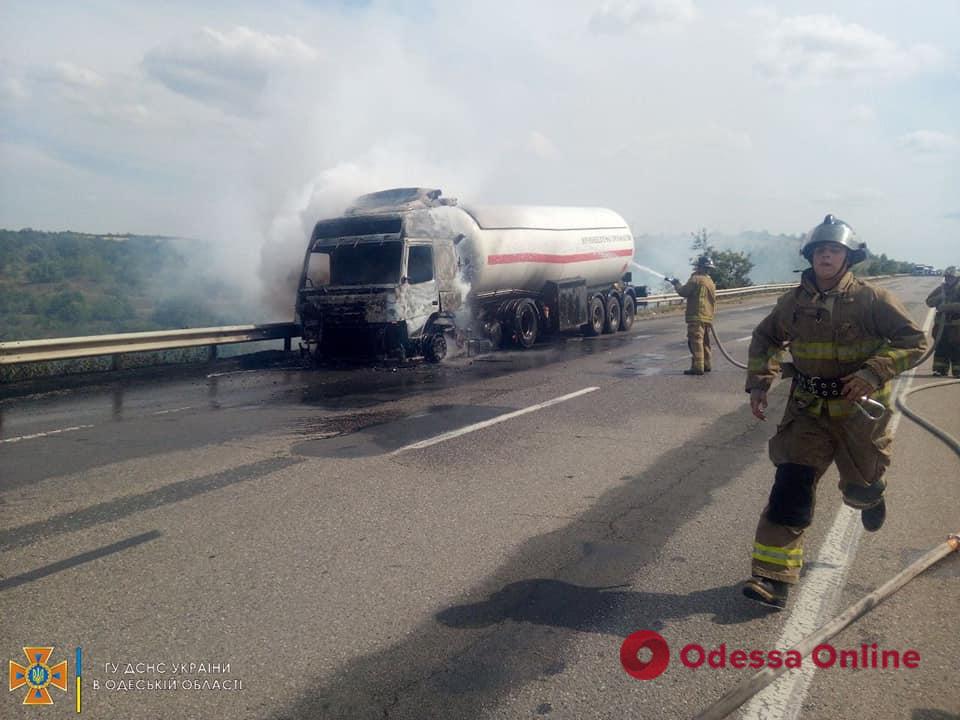 На трассе Киев-Одесса горел газовоз