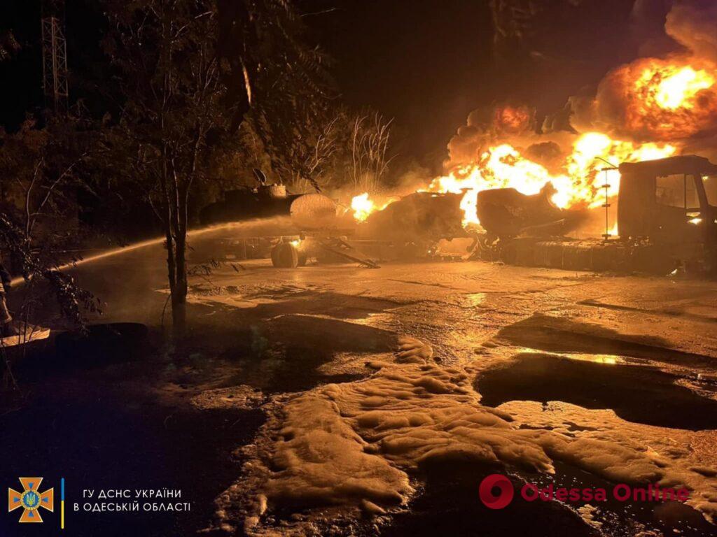 На территории порта в Рени тушили пожар: горели три автоцистерны с горючим, есть погибший