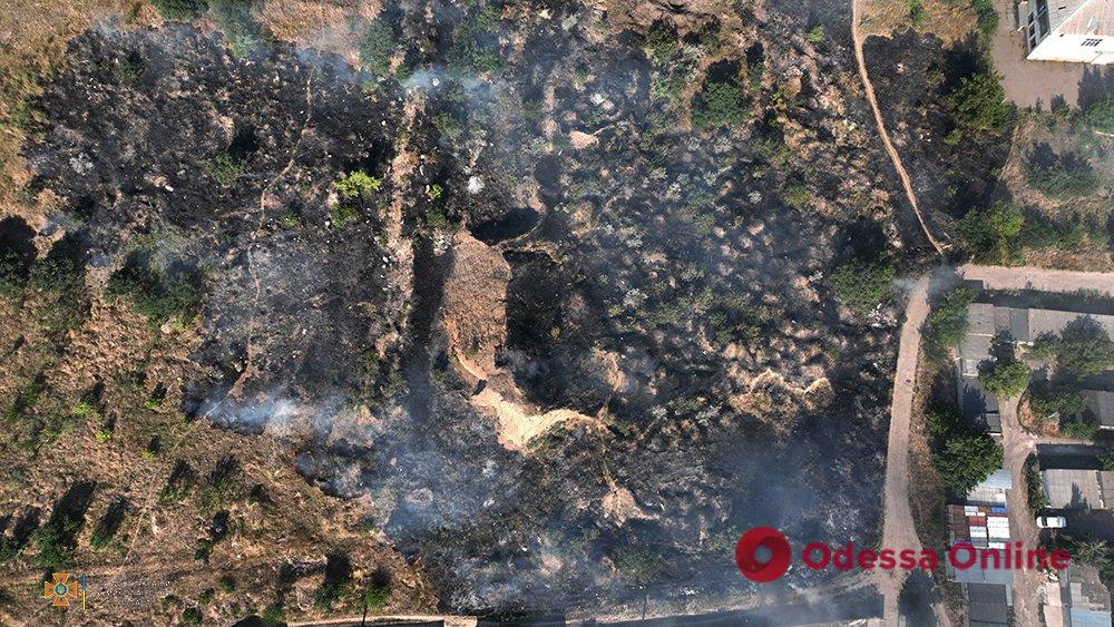 Ракетний удар по двох університетах у Миколаєві: рятувальники погасили пожежі (фото, відео)