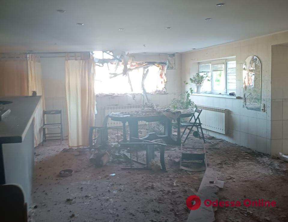 Окупанти обстріляли базу відпочинку на Сумщині, є постраждала (фото)