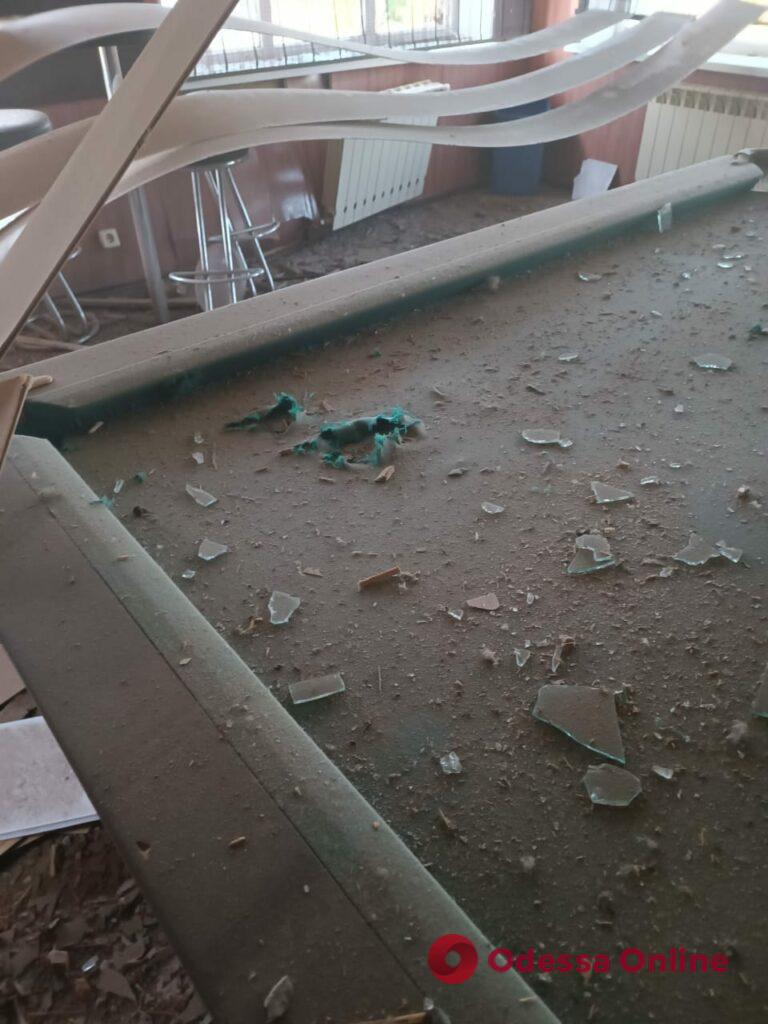 Окупанти обстріляли базу відпочинку на Сумщині, є постраждала (фото)