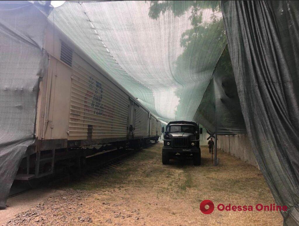 В пакетах в усыпальных вагонах: в ОК «Юг» показали, как рашисты вывозят трупы из Украины (фото 18+)