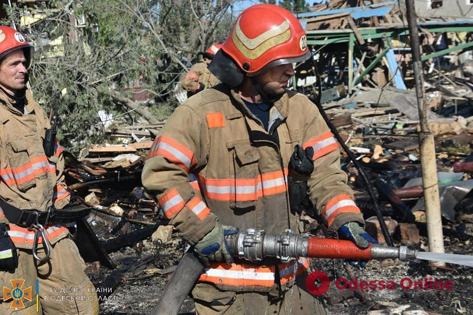 Рятувальники загасили пожежі, які виникли внаслідок ракетних ударів по Одещині